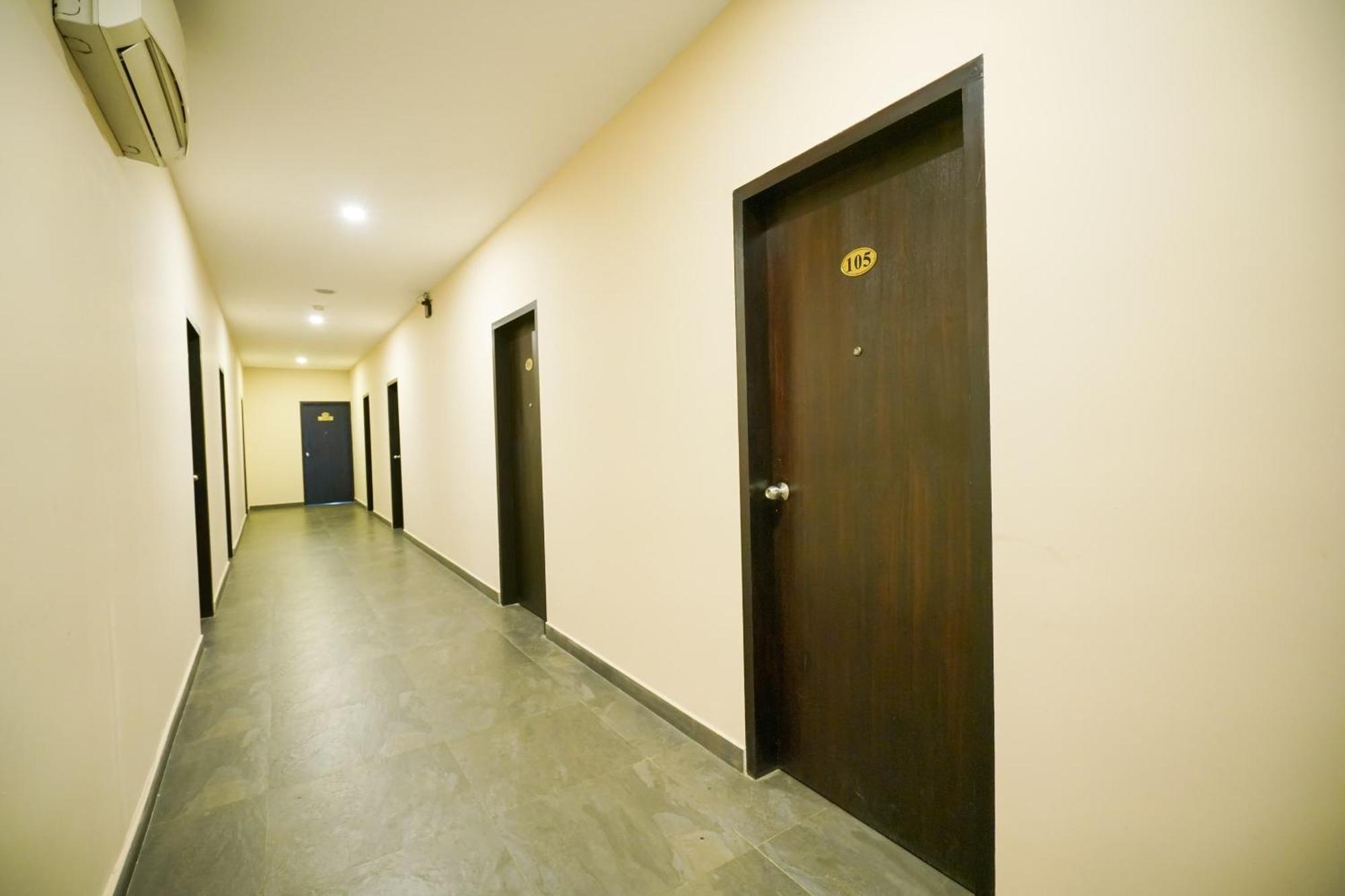 Super Townhouse Mookkannoor Tourist Home Angamaly Exterior photo
